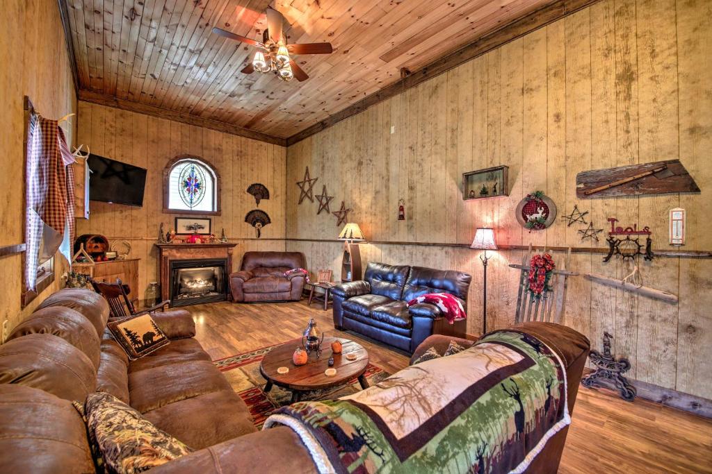 The Bovard Lodge Rustic Cabin Near Ohio River!